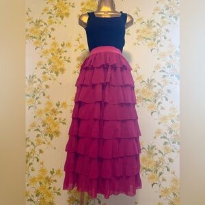 NWOT Ruffle midi Skirt in pink Size M